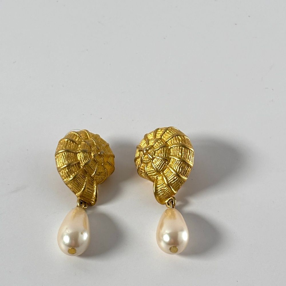 Vintage Susan Shaw Gold Shell & Pearl Drop Earrings | Old Money Coastal Jewelry